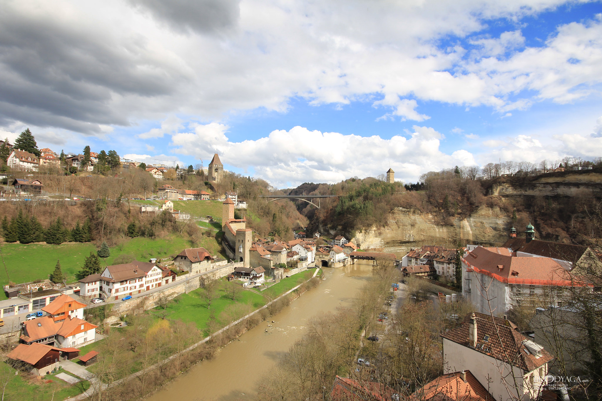 La porte-tour de Berne, Fribourg